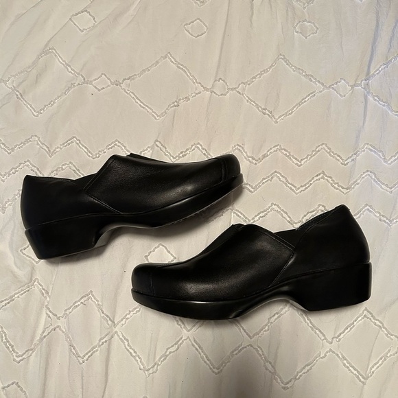 Dansko Leather Upper Clog Black Slip-On Loafers - Picture 1 of 9